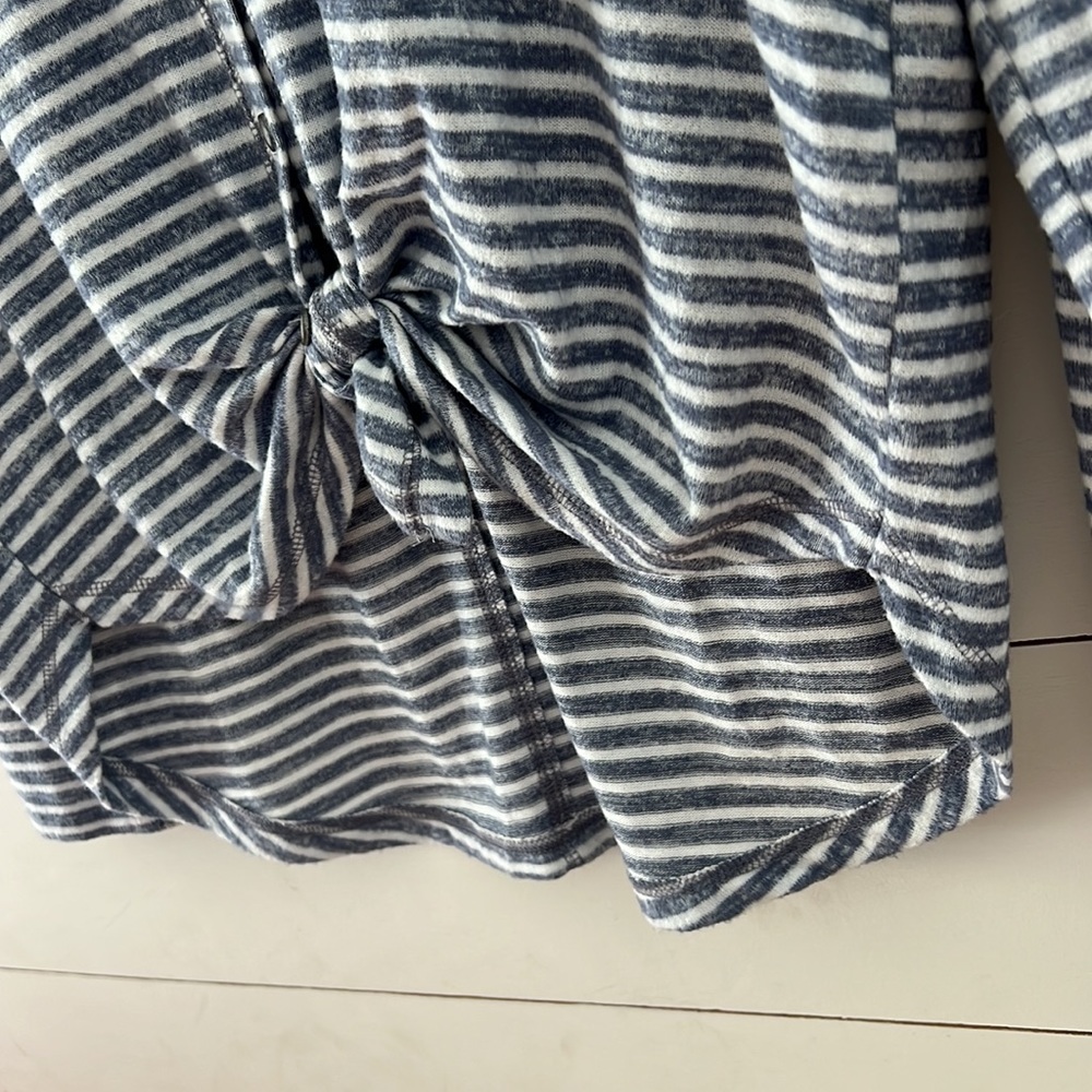 Abercrombie Blue and White Striped Long Sleeve Front Tie Button Up Shirt Size S - Picture 3 of 6